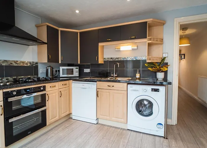 Beautiful Town House With Private Garden And Patio