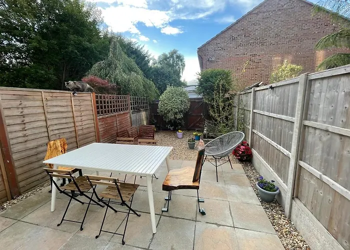 Beautiful Town House With Private Garden And Patio