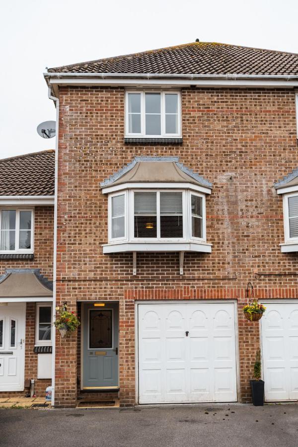 Holiday home Beautiful Town House With Private Garden And Patio Canford Magna