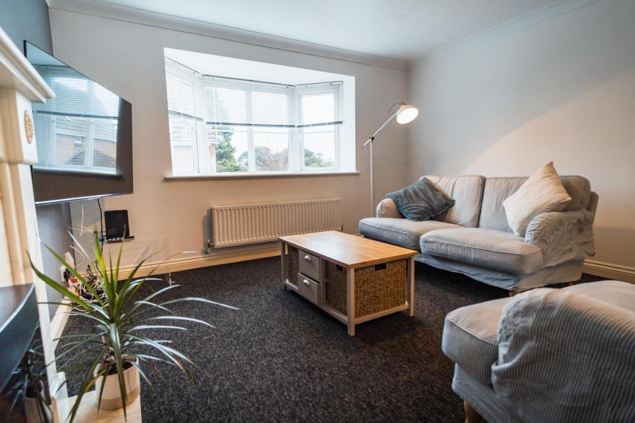 Beautiful Town House With Private Garden And Patio * Canford Magna