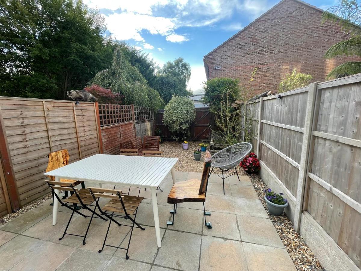 Beautiful Town House With Private Garden And Patio * Canford Magna