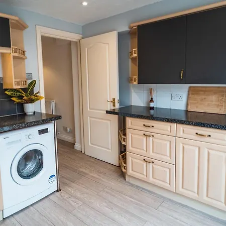 Beautiful Town House With Private Garden And Patio Villa Canford Magna Exterior photo