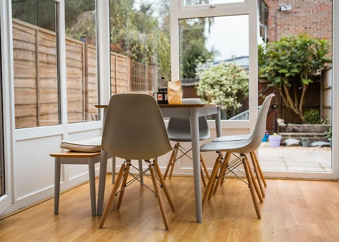 Beautiful Town House With Private Garden And Patio