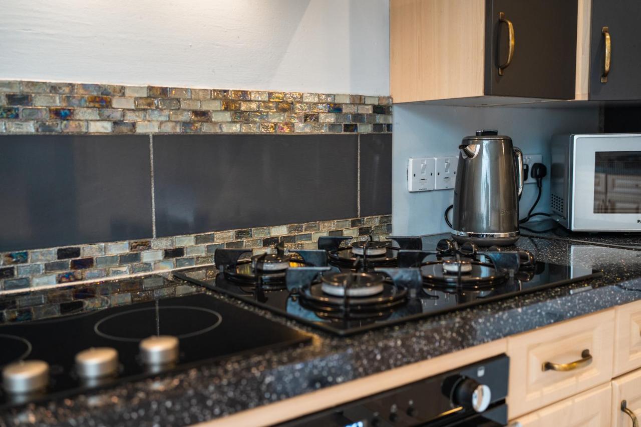 Beautiful Town House With Private Garden And Patio *