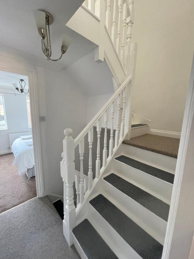 Beautiful Town House With Private Garden And Patio *